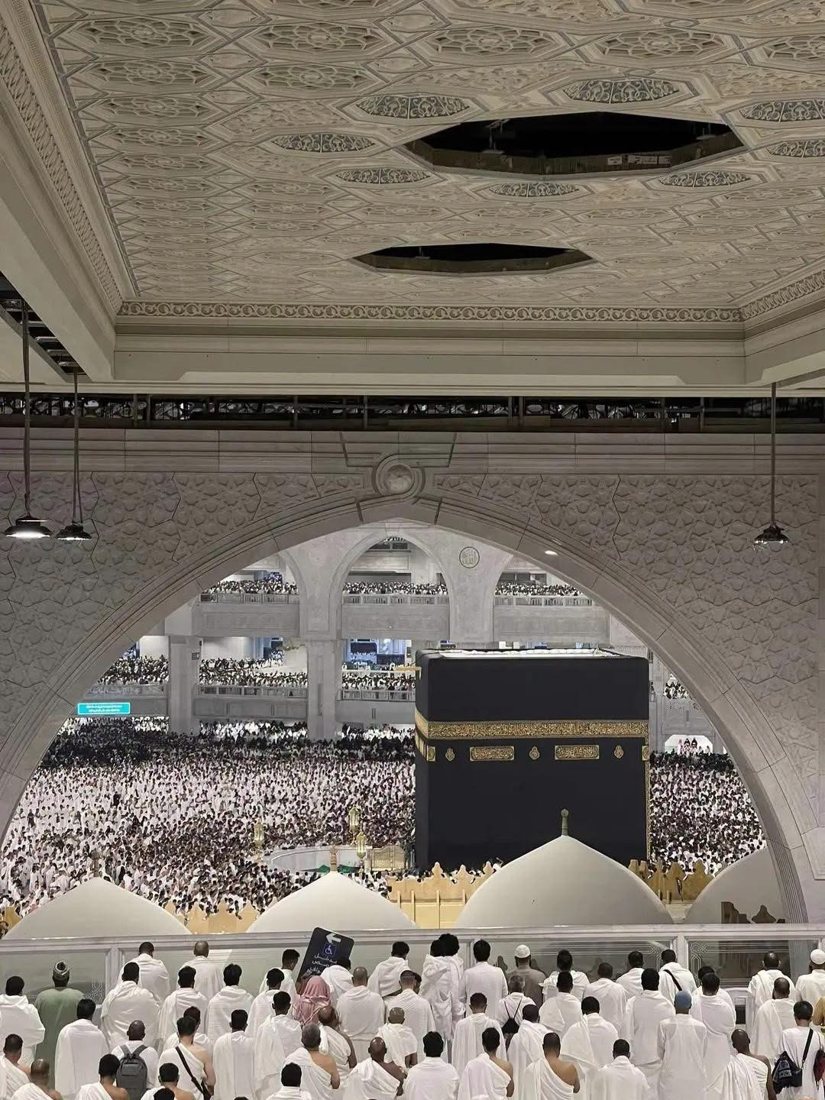 الكعبة المشرفة من رواق المسجد الحرام